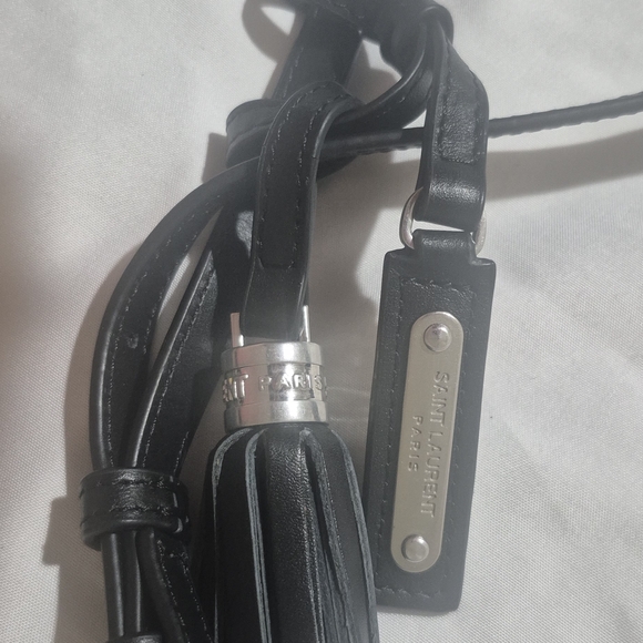 Saint Laurent Black Leather Detail - Picture 3 of 4